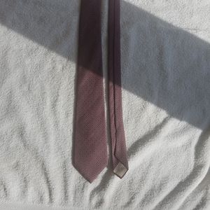 Calvin Klein 100% Silk Necktie / Suit Tie Circles Pattern